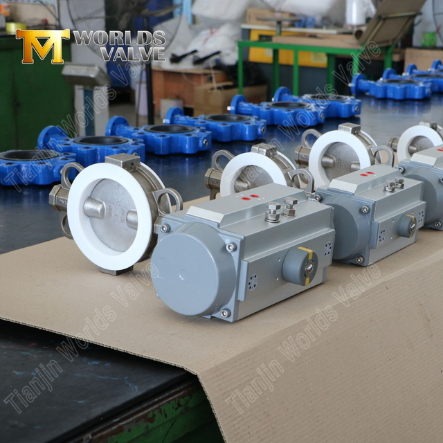 Delad kropp Ptfe -fodrad SS -fjärilsventil med pneumatisk manövrering | Överlägsen korrosionsbeständighet och underhållseffektivitet