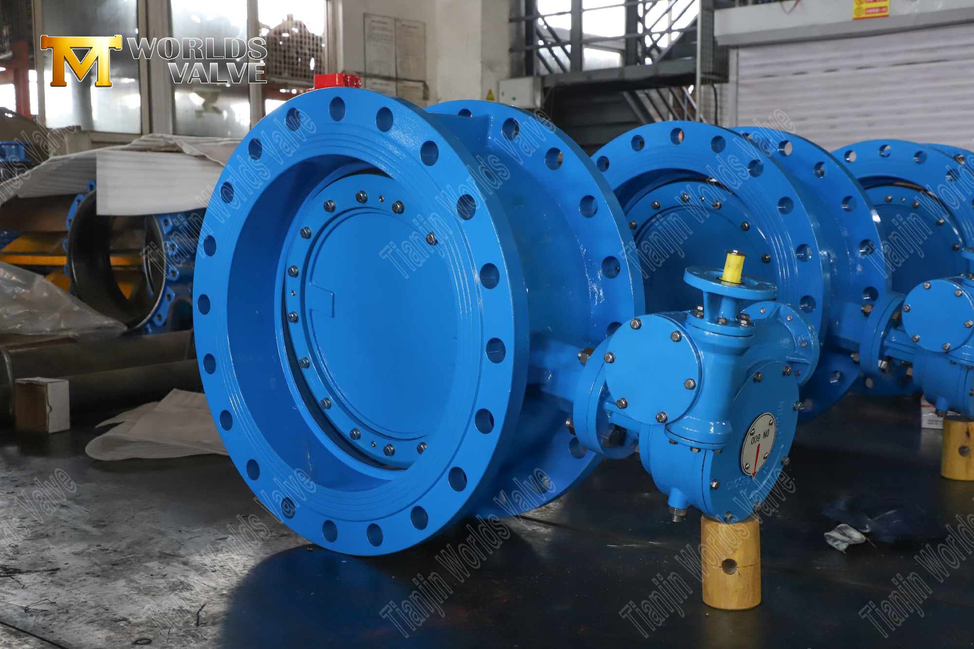 Dubbel offset PN25 fj&auml;rilsventil med dubbla fl&auml;nsar och v&auml;xeloperat&ouml;r-3 (1)