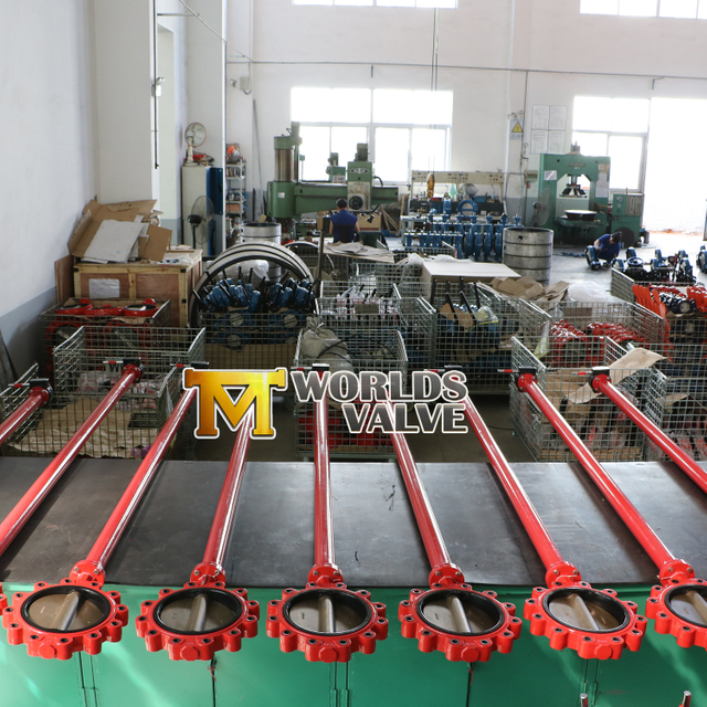 Lång stam Sugged och Tapped Type Butterfly Ventil med Gummi Liner